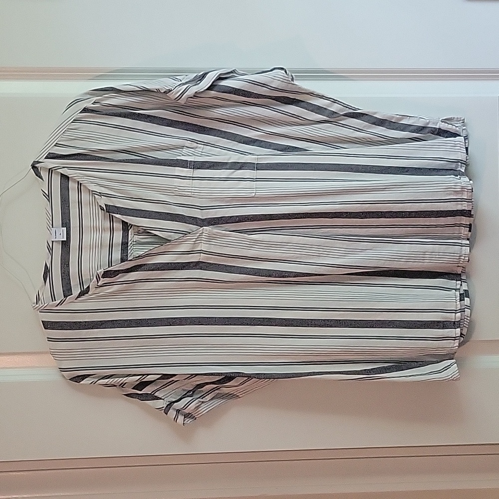 Old Navy XL Gray and Cream Striped Top